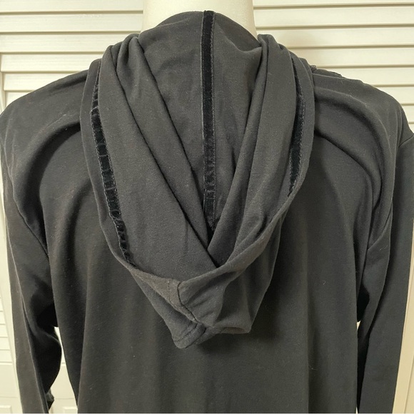 NWOT Quacker Factory XL Black 3/4 Sleeve Sequin Scroll Knit Jacket with Hood - Picture 8 of 15